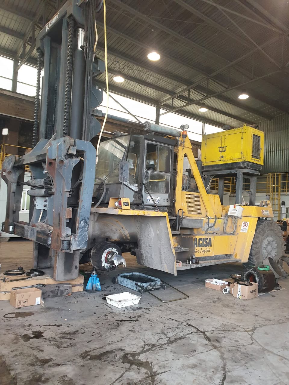 Manutenzione escavatore movimento terra - Officina Martelli Suvereto Livorno